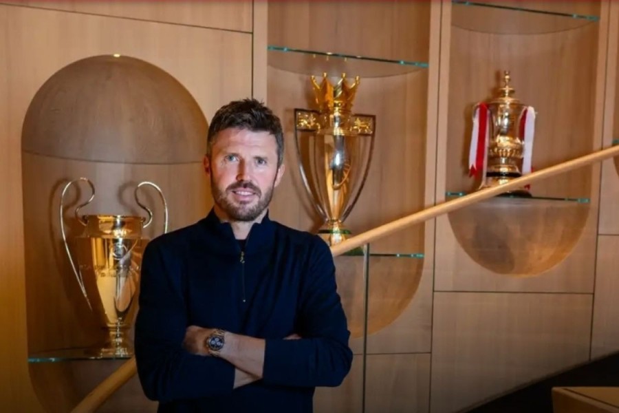 Peran Vital Michael Carrick Dalam Kemenangan Dramatis Manchester United di Emirates