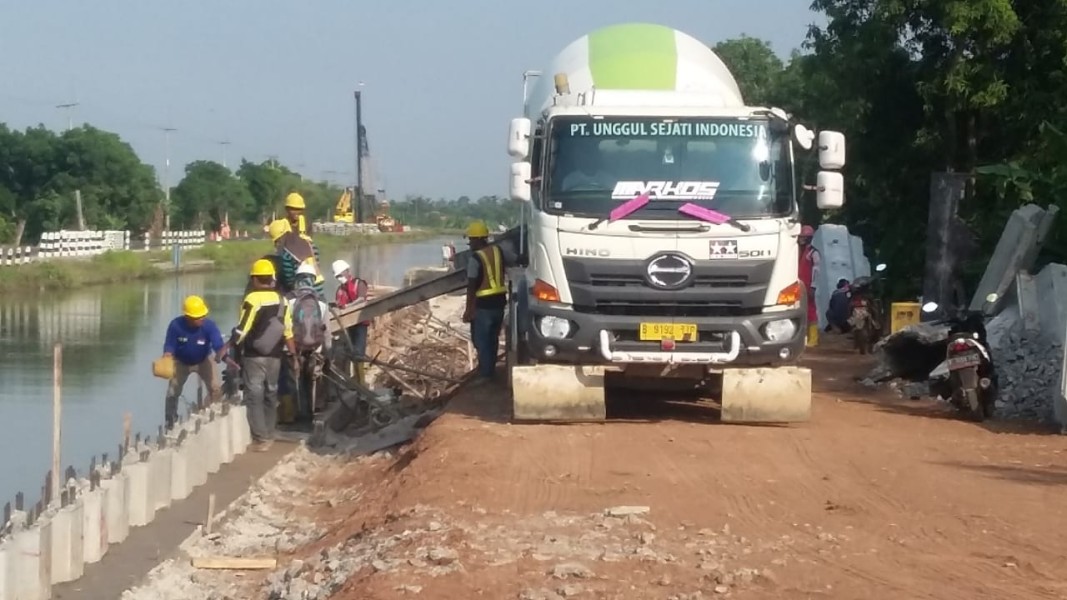 Proyek Pengurugan Tanah oleh PT. Waskita Karya di Kabupaten Indramayu: Langkah Maju untuk Produktivitas Pertanian
