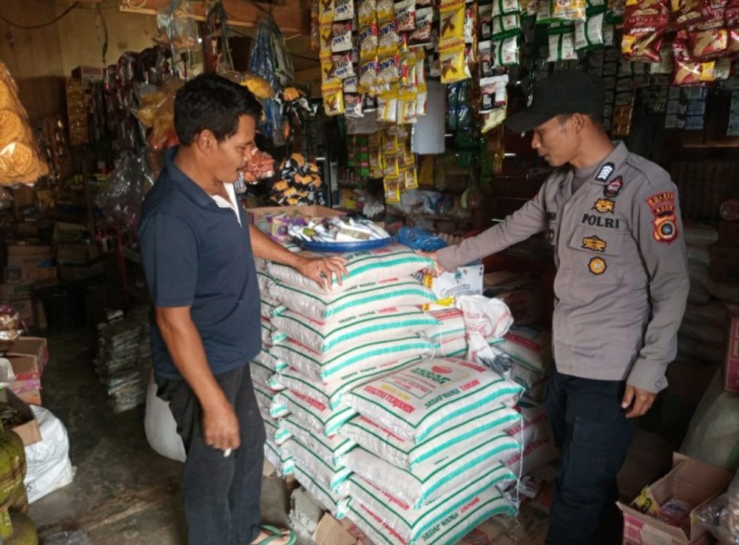 Polsek Sekar Lakukan Patroli Rutin Guna Pastikan Stabilitas Harga Sembako di Wilayah Bojonegoro 2026