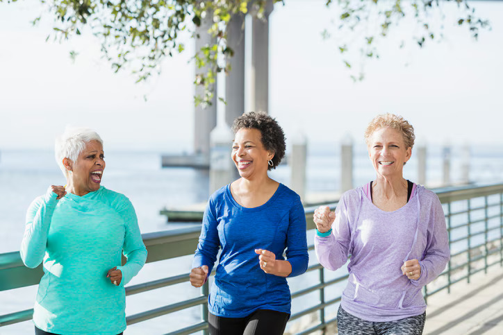 4 Manfaat Jalan Kaki 4.000 Langkah Sehari untuk Lansia Wanita