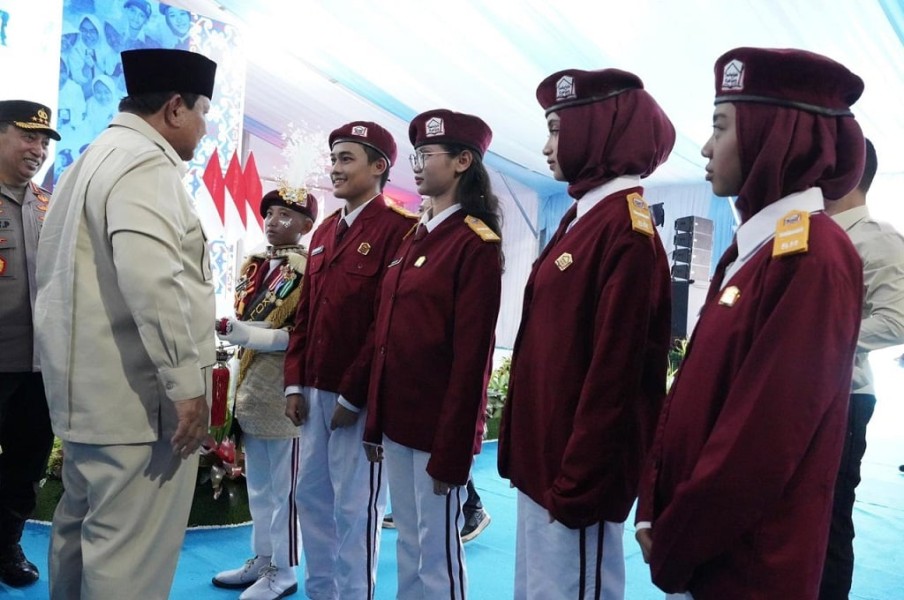 Prabowo : Siswa Sekolah Rakyat Pidato Bahasa Inggris Raih Beasiswa Luar Negeri