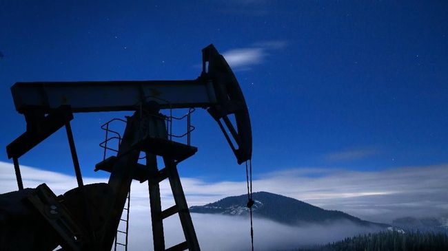 Harga Minyak Dunia Melemah Usai Peringatan Surplus dari IEA