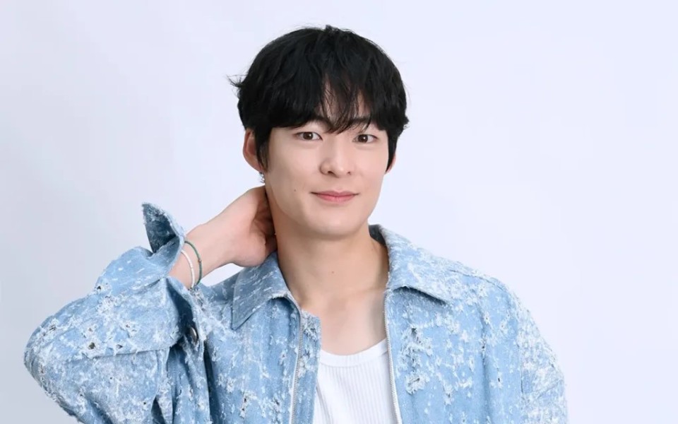 Song Geon Hee Mulai Wajib Militer Desember 2025