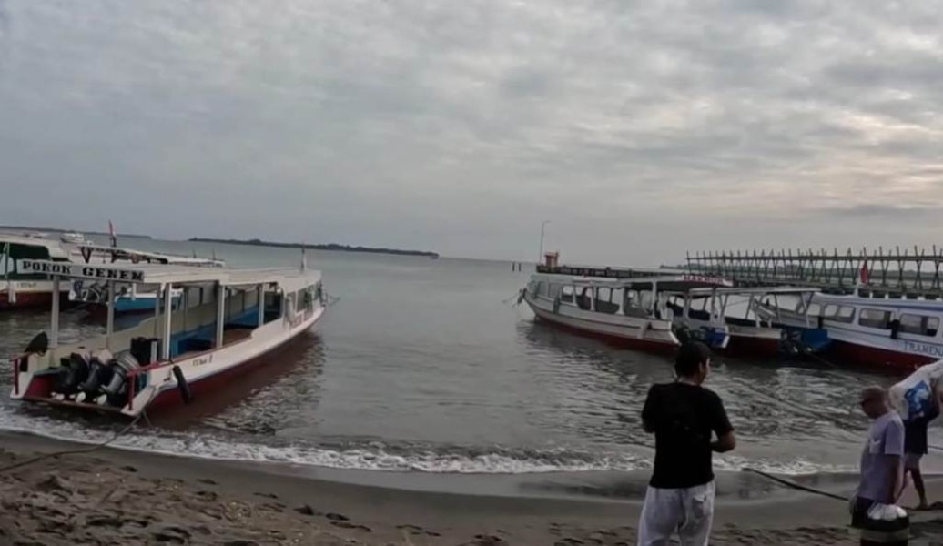 Cuaca Ekstrim Ancam Keselamatan, Penyeberangan ke Tiga Gili Lombok Utara Ditutup Sementara