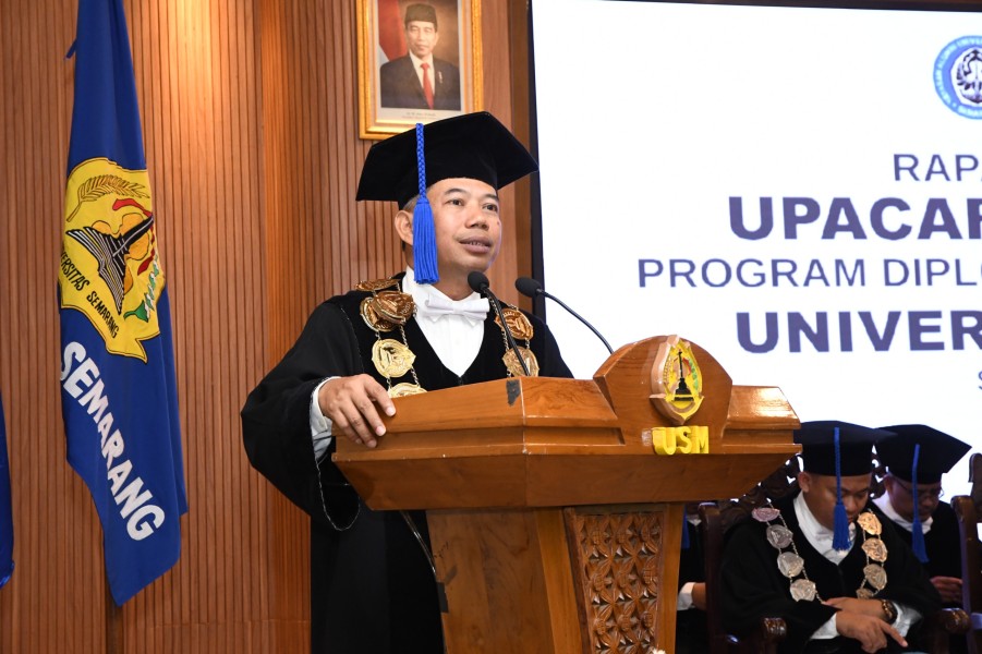 Rektor Universitas Semarang, Dr. Supari, Dinobatkan sebagai Tokoh Inspiratif di HPN Jateng Award 2025