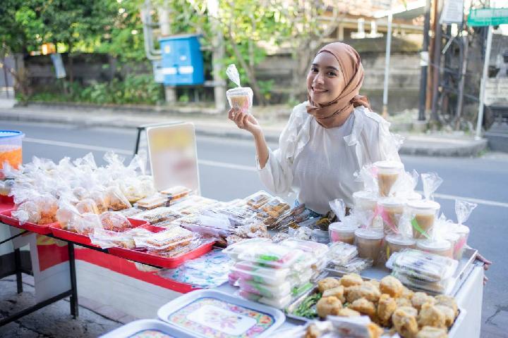 Strategi Sukses Jualan Takjil Selama Bulan Ramadan: Tips Jitu untuk Pengusaha Kecil