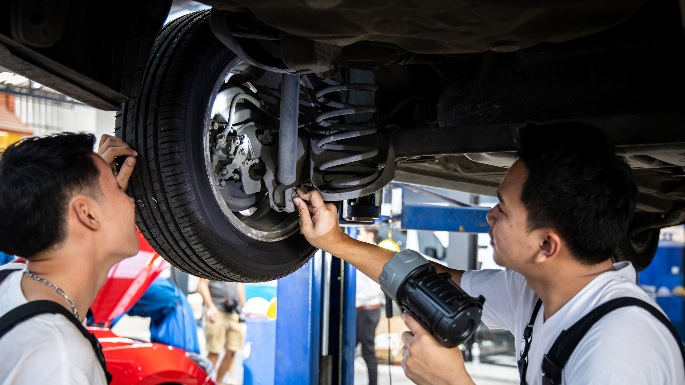 Panduan Cara Cek Shock Depan Mobil dan Tips Merawatnya