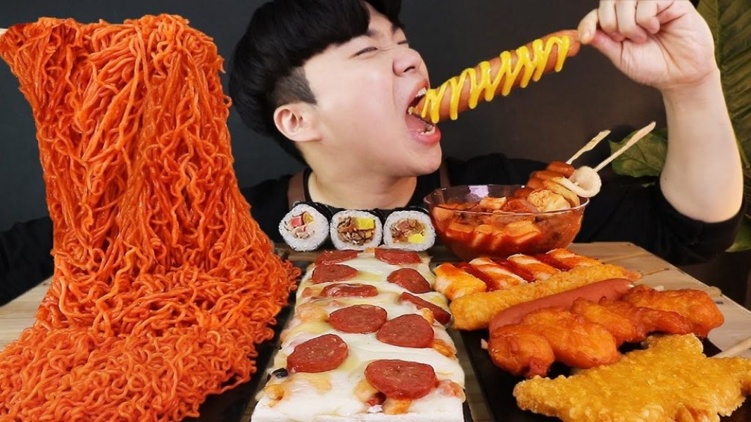 Mukbang Artinya: Asal Usul hingga Daftar Youtubernya