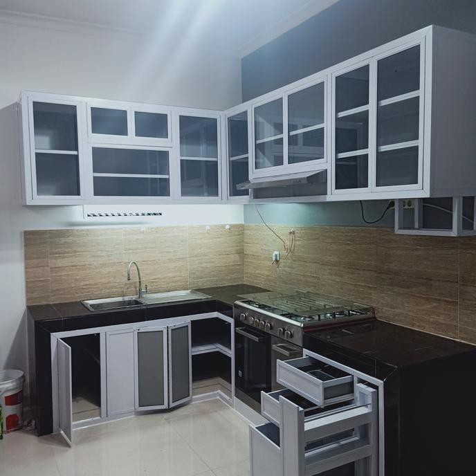 Kitchen Set Aluminium ACP adalah Solusi Modern untuk Dapur Tahan Lama