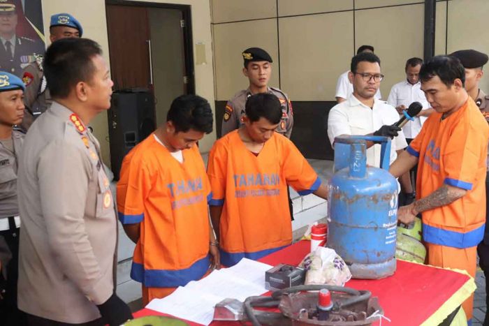 Dua Pelaku Pengoplosan Gas 3 Kilogram Diamankan, Tiga Orang Masih Buron: Polisi Terus Kejar Pelaku Lainnya di Cileungsi