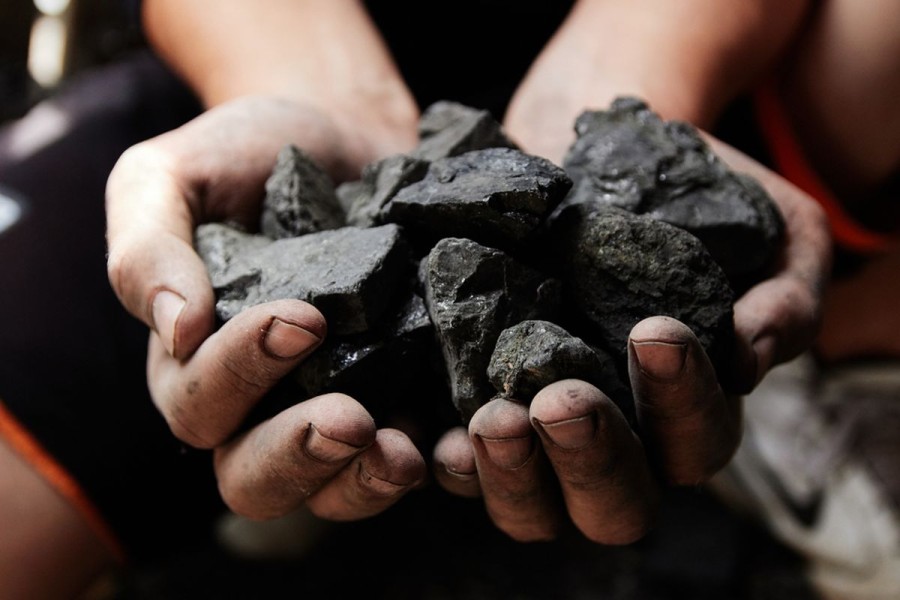 Harga Batu Bara Anjlok Akibat Kebijakan China, Pasar Global Terguncang