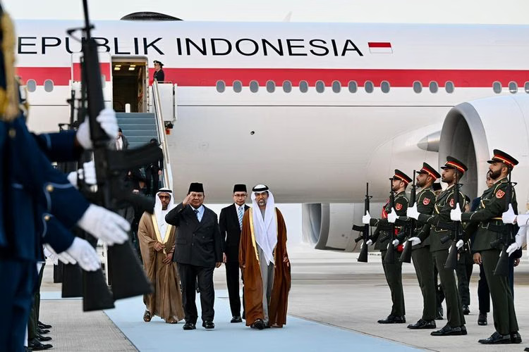 Presiden Prabowo Tiba di Abu Dhabi Siap Bertemu Presiden MBZ