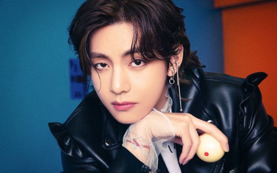 V BTS Jadi Standar Kecantikan Pria di Klinik Bedah Plastik