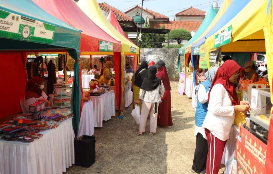 Festival Mahasiswa Dan Bazar UMKM HIMASI UNISI Dorong Kreativitas Anak Bangsa