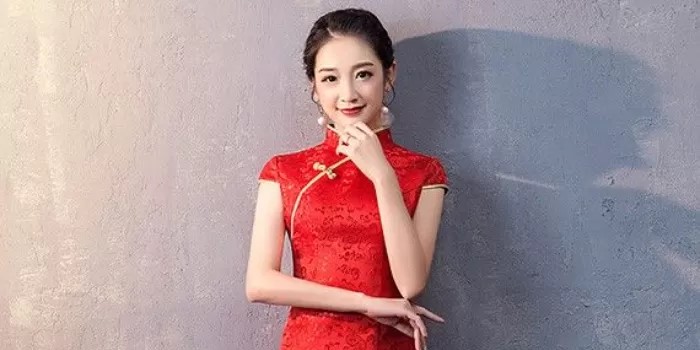 Inspirasi Cheongsam Modern Elegan Untuk Perayaan Imlek Menawan