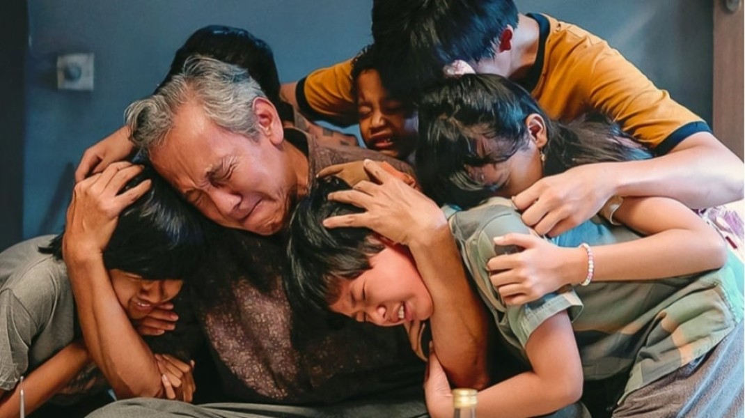 Ulasan Film Surat untuk Masa Mudaku: Menyusuri Luka Liminal dan Perjalanan Pulang Emosi Manusia