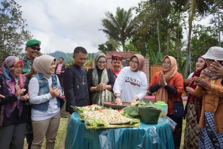 Festival Rujak Otek Angkat Kuliner Khas Sumberwuluh Poncosumo