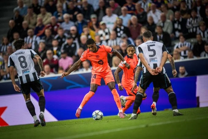 Arab Saudi Tegaskan Sikap soal Isu Penjualan Newcastle dan Barcelona