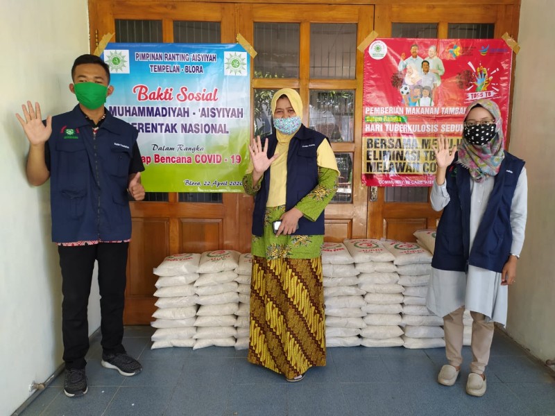 Aisyiyah Ranting Kembaran Gelar Bakti Sosial: Distribusikan 100 Paket Sembako untuk Warga Kembaran