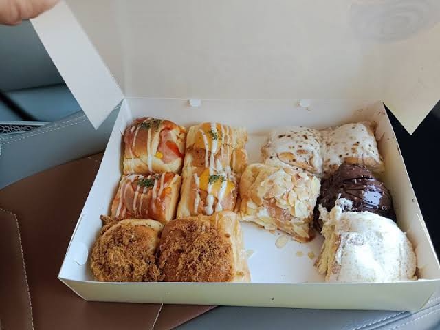 Roti Roll Sentul: Toko Roti Viral di Bogor Hadirkan Sensasi Kuliner dan Kafe Kekinian dalam Satu Tempat