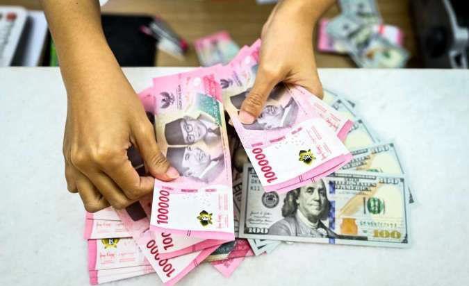 Kurs Dollar ke Rupiah Memerah: Panduan Penukaran Valas di BCA pada Rabu, 12 Februari 2025