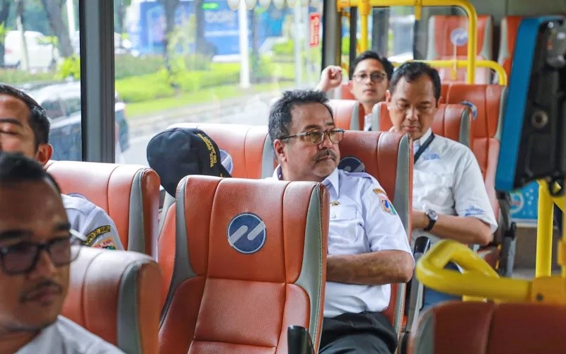 Wagub Rano Ajak Warga Naik Transportasi Umum