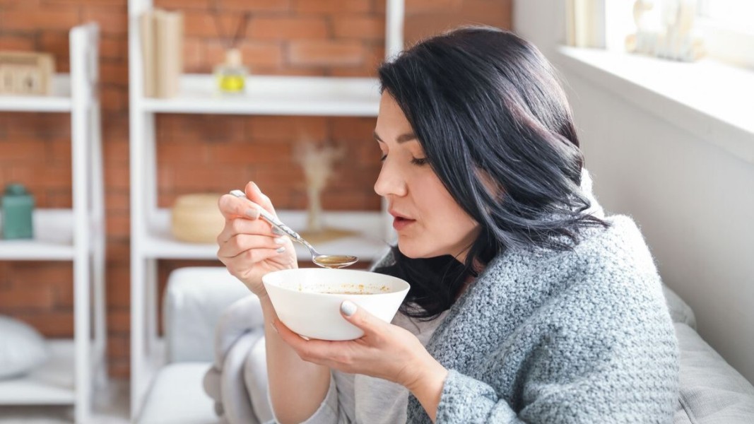 7 Jenis Makanan Anti Inflamasi Efektif Mendukung Pemulihan Tubuh Cepat