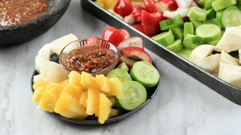 Resep Bumbu Rujak Buah Khas Nusantara yang Segar dan Bikin Nagih