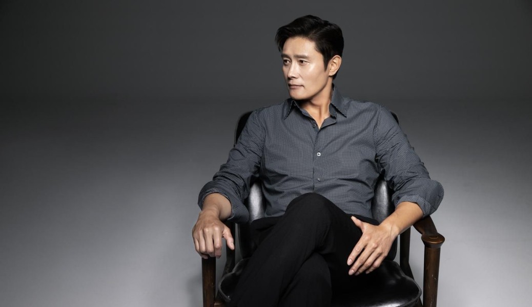 Lee Byung Hun, Aktor Korea Raih Special Tribute Award