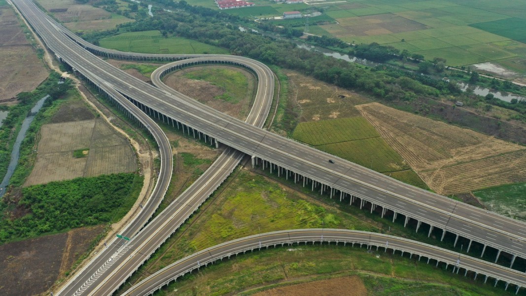 Proyek Tol Infrastruktur Jalan Tingkatkan Mobilitas Nasional dan Daerah