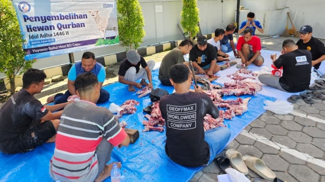 BRI Cepu Rayakan Iduladha 1446 H dengan Penyembelihan Hewan Qurban