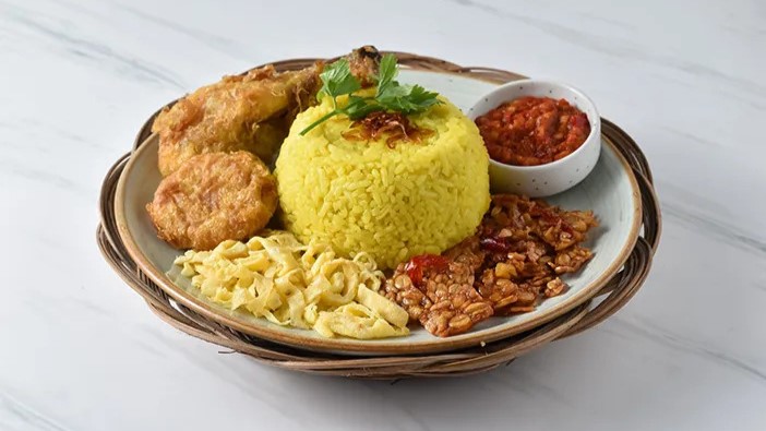 5 Rekomendasi Nasi Kuning Khas Makassar dengan Rasa Otentik dan Menggugah Selera
