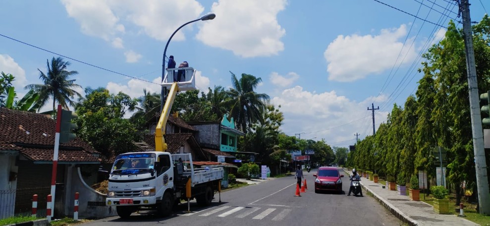 Efisiensi Penerangan Jalan Umum PLN dan Pemkab Wonogiri Tandatangani Perjanjian Kerja Sama Strategis