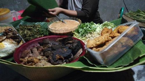 7 Tempat Makan Pecel Legendaris Wajib Dicoba Madiun