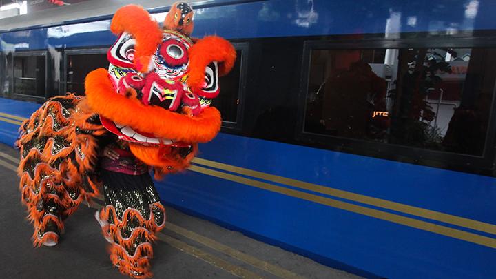KAI Services Hadirkan Nuansa Imlek di Kereta Api