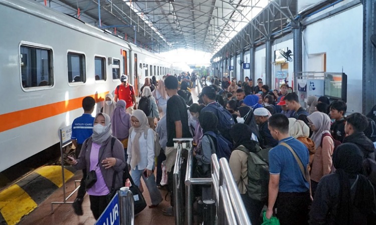Awal Ramadan 2025,Lonjakan Penumpang Kereta Api di Daop 5 Purwokerto Capai 31.789 Orang