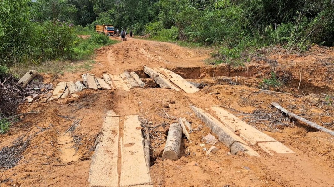 Pembangunan Infrastruktur di Tumbang Panggo: Kolaborasi TNI dan Warga Hadapi Tantangan Medan Berat