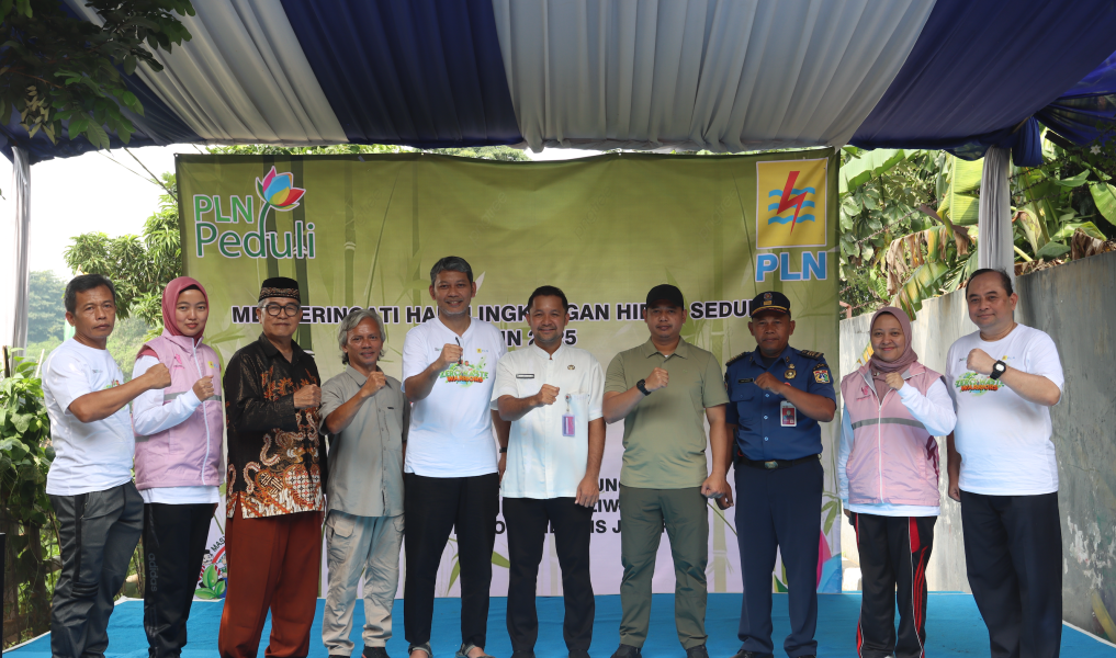 Memperingati Hari Lingkungan Hidup, PT PLN (Persero) Pusat Sertifikasi Gandeng Komunitas MAT PECI Gelar Aksi Bersih-Bersih Kali Ciliwung