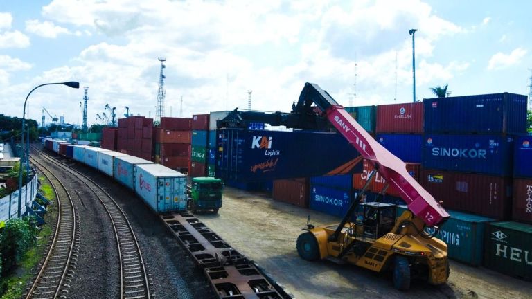 KAI Tingkatkan Efisiensi Logistik dengan Angkutan Retail