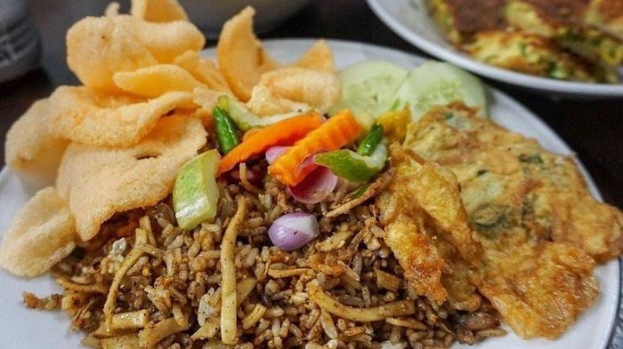 Jelajah Kuliner Jakarta Melalui Lima Rekomendasi Nasi Goreng Ikonik Berkarakter Kuat