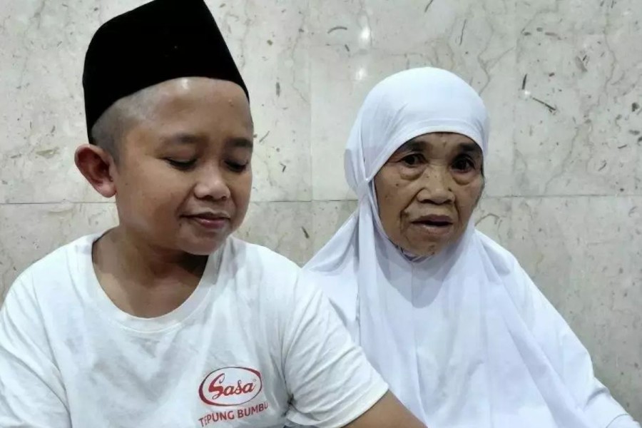 Kisah Inspiratif Mbah Painah: Penjual Daun Pisang yang Sukses Berhaji