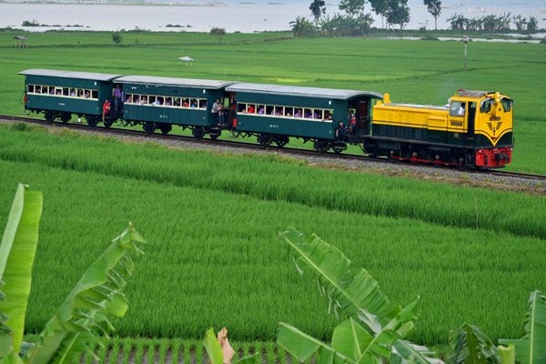 Kereta Api Sumatera Barat: Pilihan Tepat Menikmati Keindahan Alam dan Wisata Minangkabau dengan Tarif Terjangkau