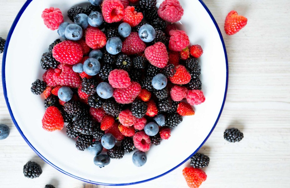 13 Pilihan Buah Anti-Aging Terbaik untuk Kulit Sehat dan Awet Muda