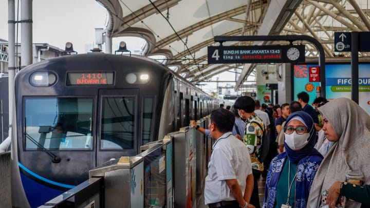 Karyawan Swasta Jakarta Kini Nikmati Transportasi Umum Gratis