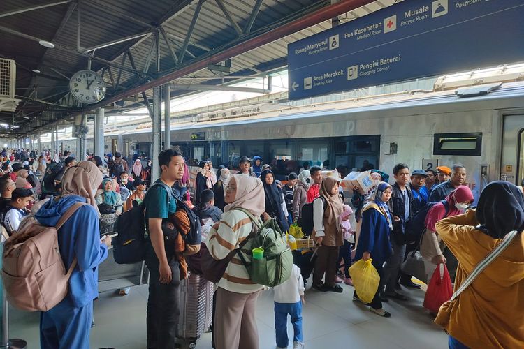 KAI Hadirkan Deretan Kereta Tambahan untuk Menyambut Libur Panjang Mei 2025