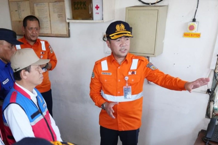 Panic Button Tingkatkan Keselamatan Perlintasan Kereta Api Semarang