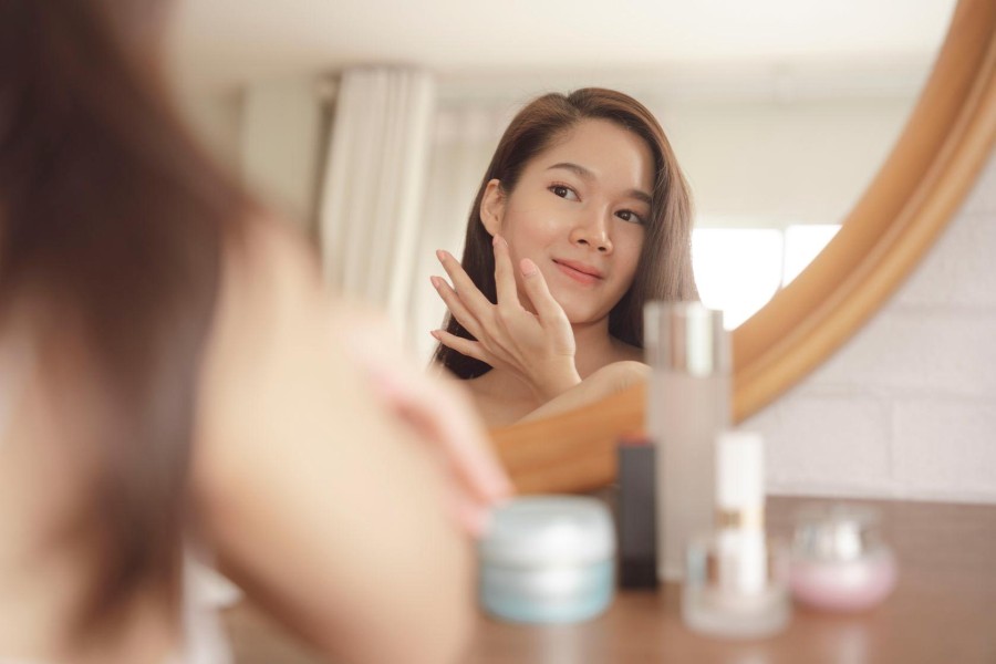 Panduan Skincare ala Wanita Korea: Dari Pijat Wajah hingga Double Cleansing