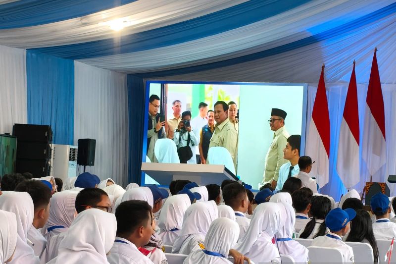 Prabowo Resmikan 215.572 Smartboard untuk Percepat Pembelajaran Digital Sekolah di Indonesia
