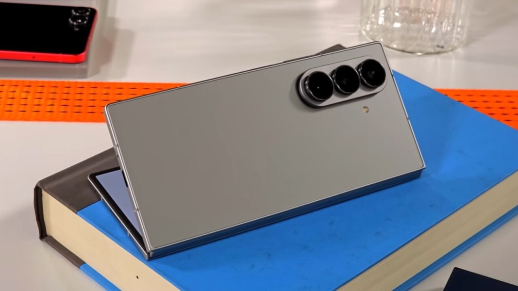 Samsung Galaxy Z Fold7 Sasar Smart­phone Anti Kompromi