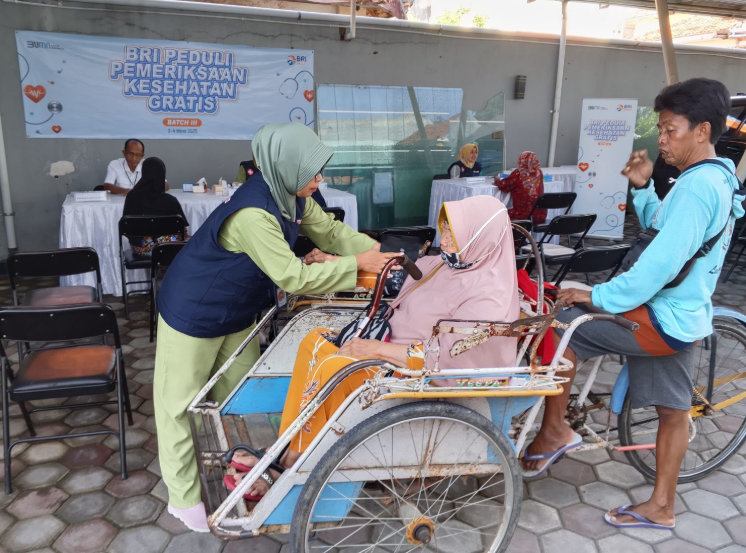 BRI Pamekasan Gelar Cek Kesehatan Gratis untuk Pensiunan dan Masyarakat Sekitar